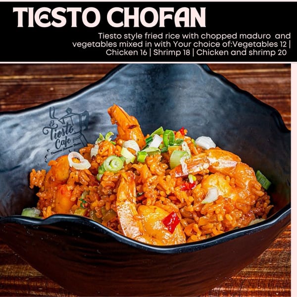 A black bowl filled with Tiesto Chofan, a fried rice dish with shrimp, vegetables, and maduro.